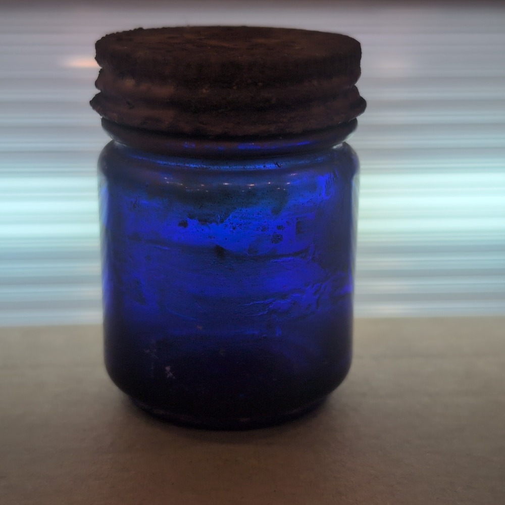 Vintage Vicks VapoRub Cobalt Blue Glass Jar with Rusty Metal Lid - Picture 4 of 4